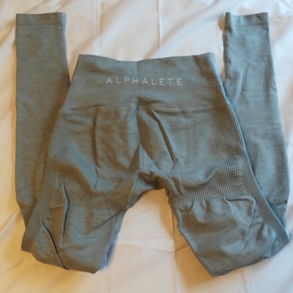 Alphalete Cloud Grey Aero Leggings - Picture 6 of 6